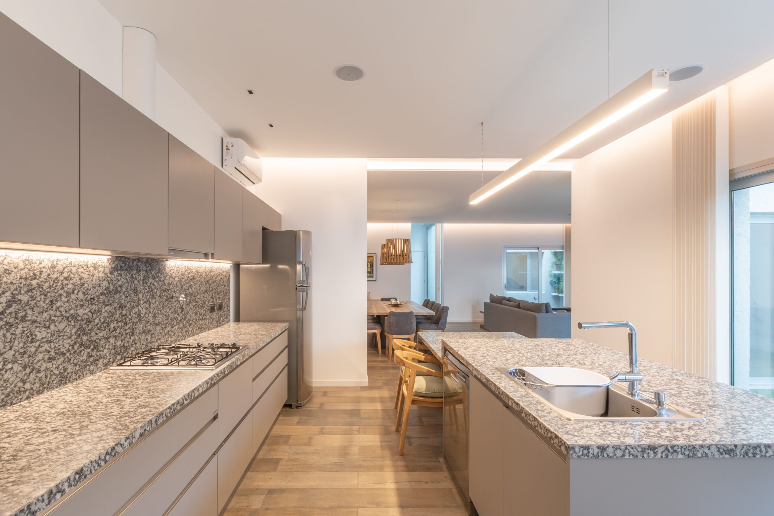 Granito – Gris Perla 20 — el material en un ambiente