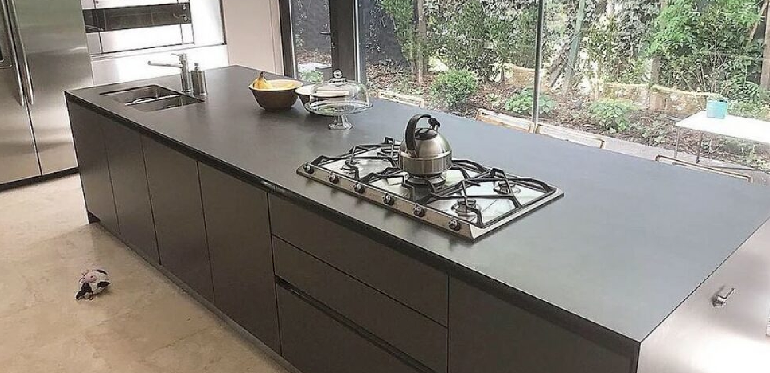 Neolith – Basalt Black — Mármol