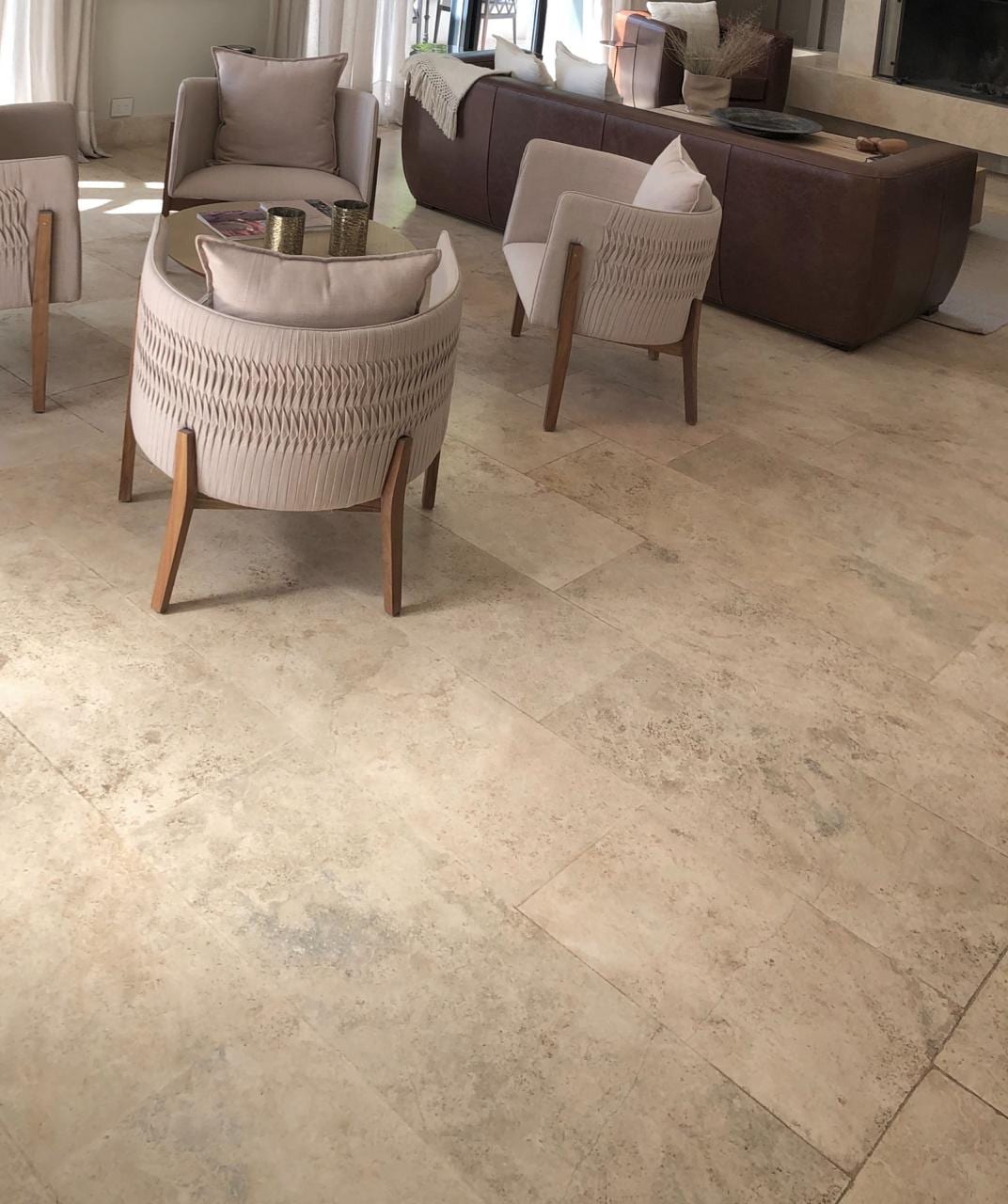 Piso de travertino 40 cm por largo libre
