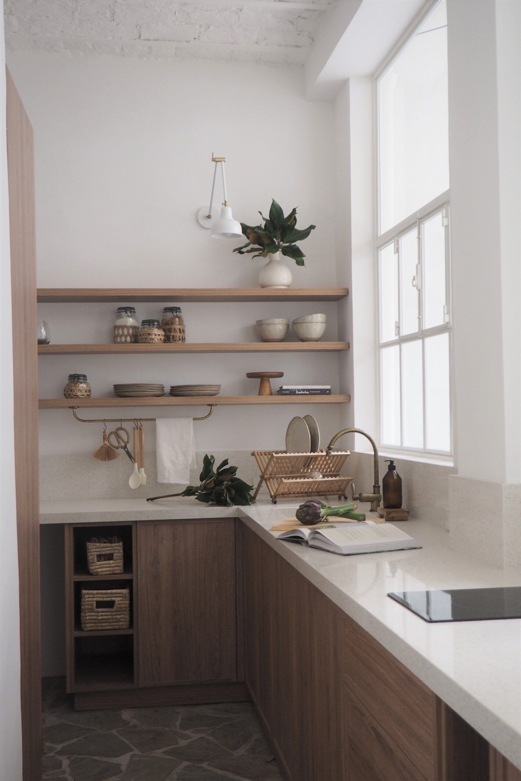 Purastone – Terrazzo White — el material en un ambiente