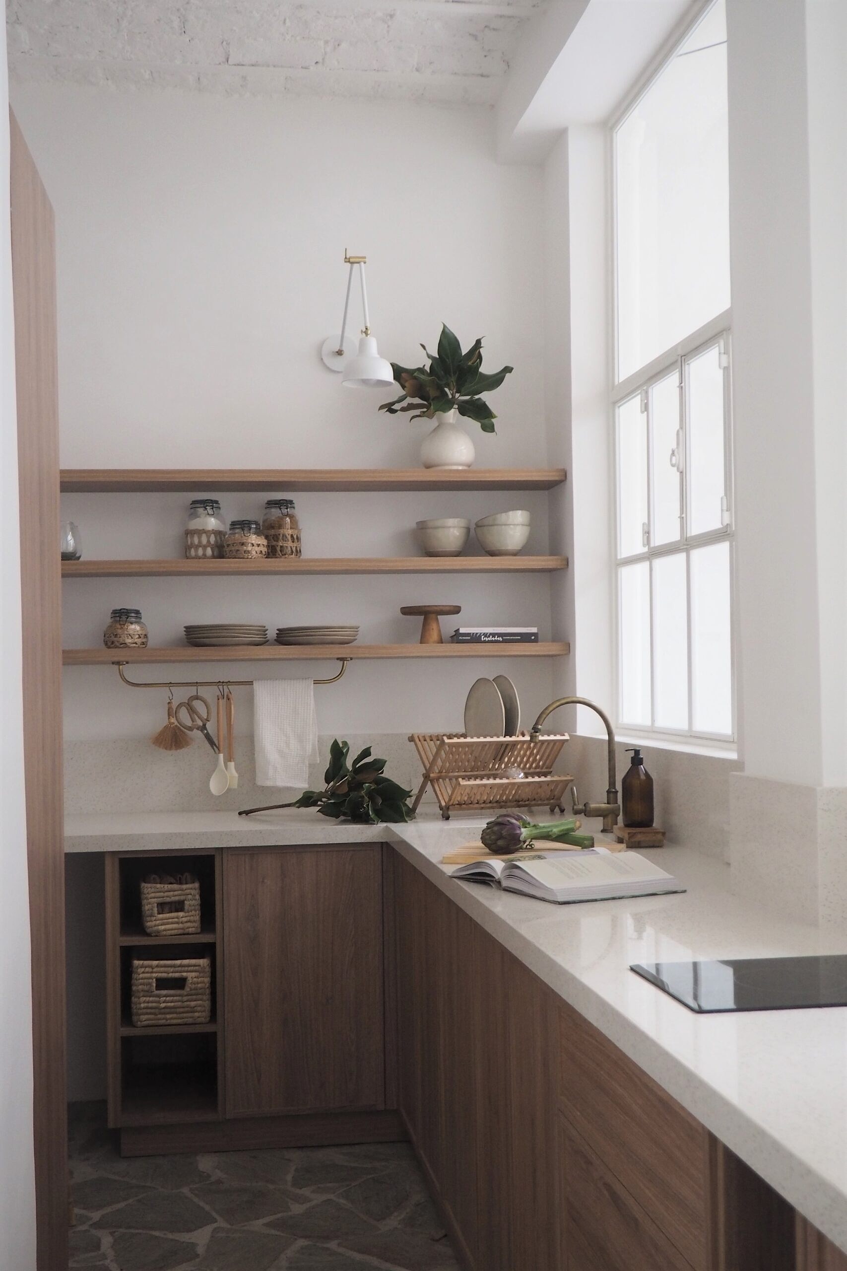 Purastone – Terrazzo White — el material en un ambiente