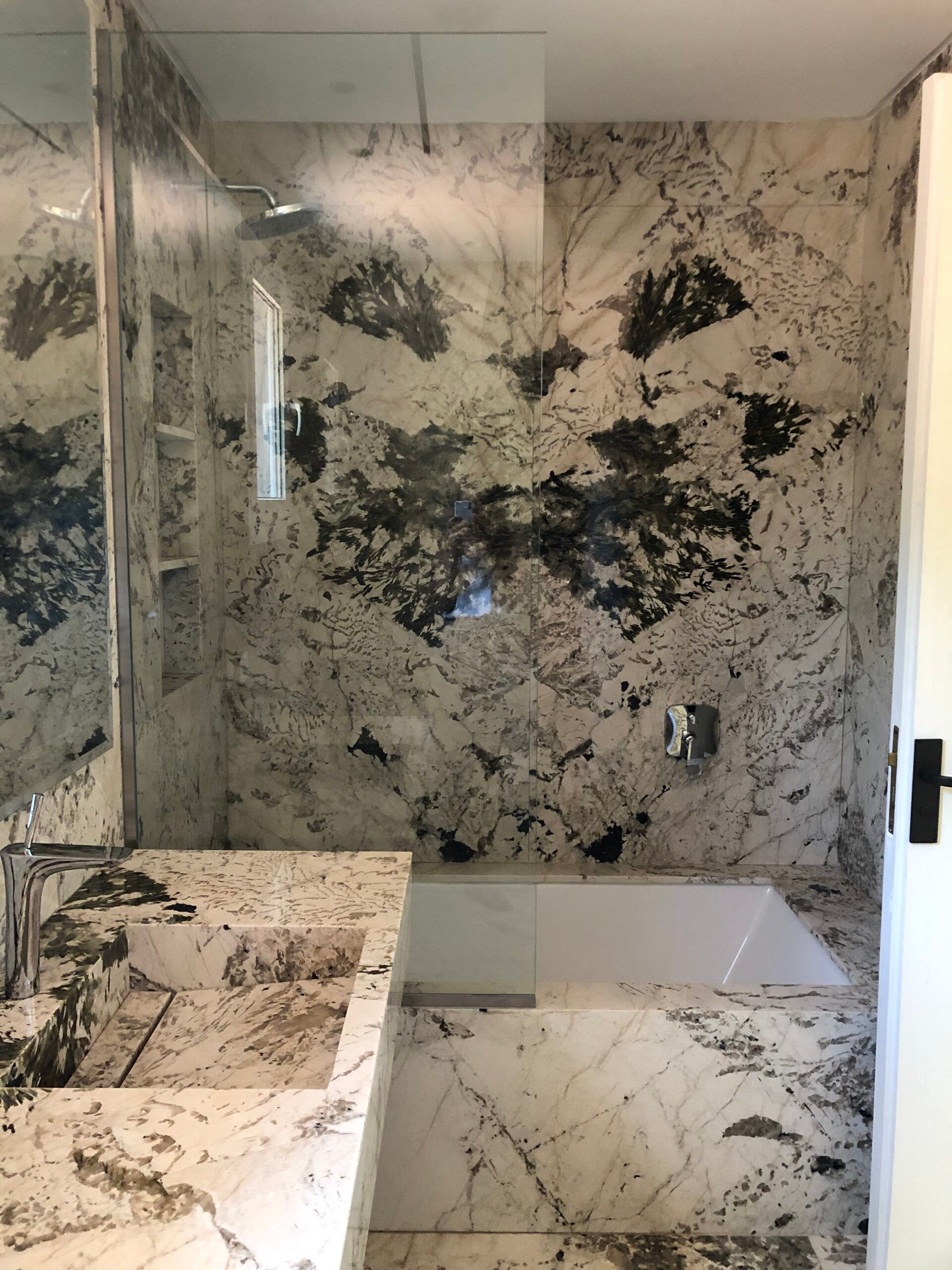 Granito – Alpinus — el material en un ambiente