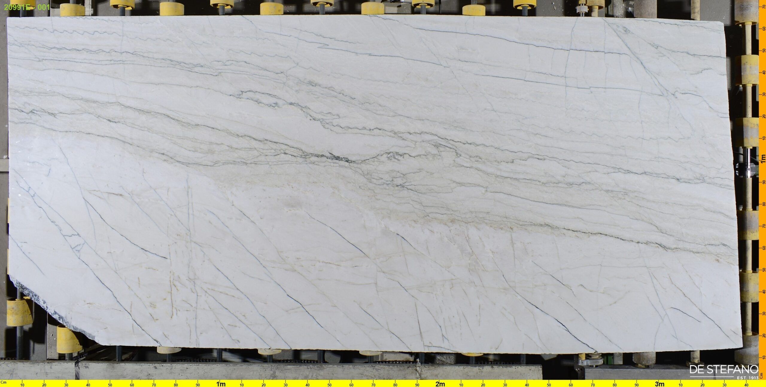 Cuarcita – Calacatta Quartz — placa entera