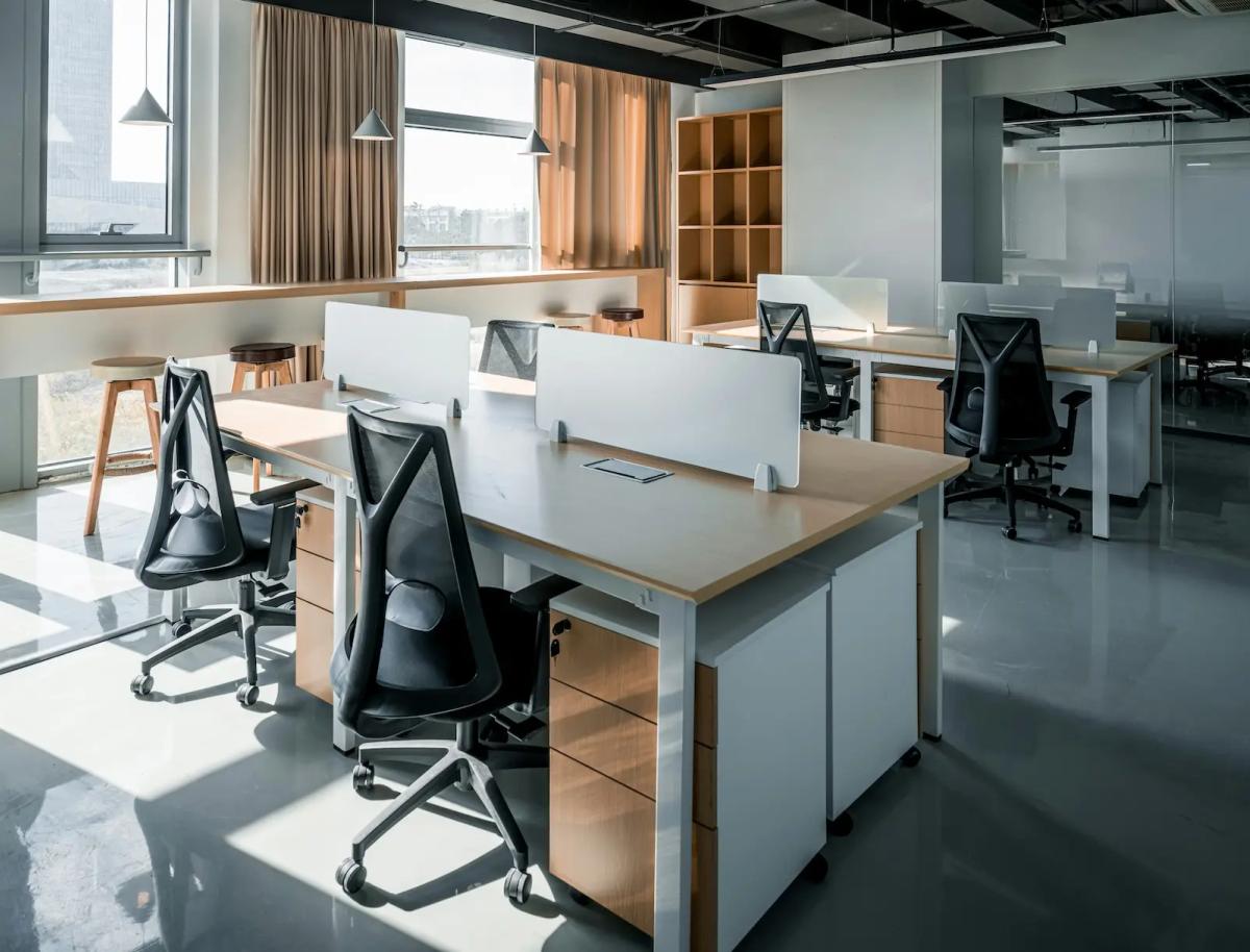 Consolidating corporate real estate: The move to a centralized virtual mailroom