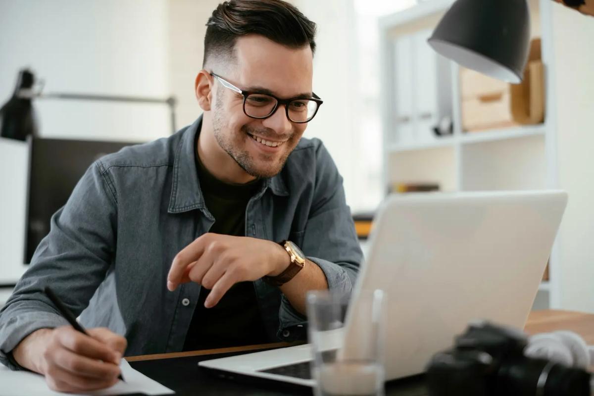 Remote founder reviewing digitized business mail on a laptop, comparing registered agent vs virtual mailbox services