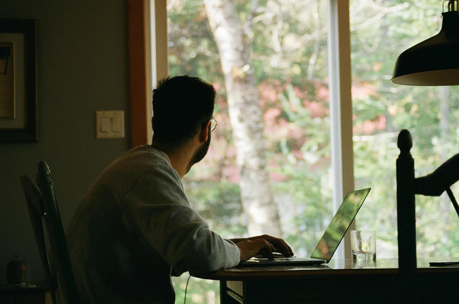 Founder on laptop managing compliance requirements for a remote team across multiple U.S. states