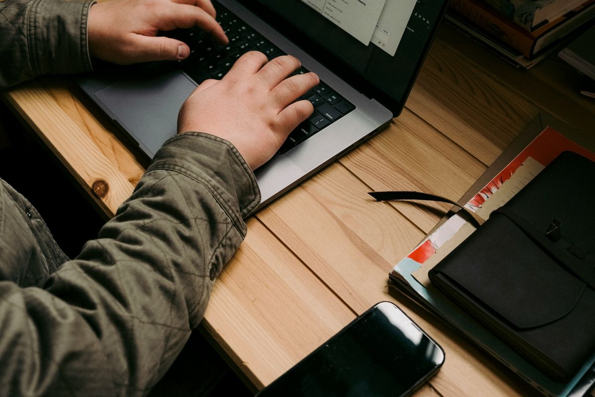 Business owner managing company mail online using a virtual business address and digital mailbox