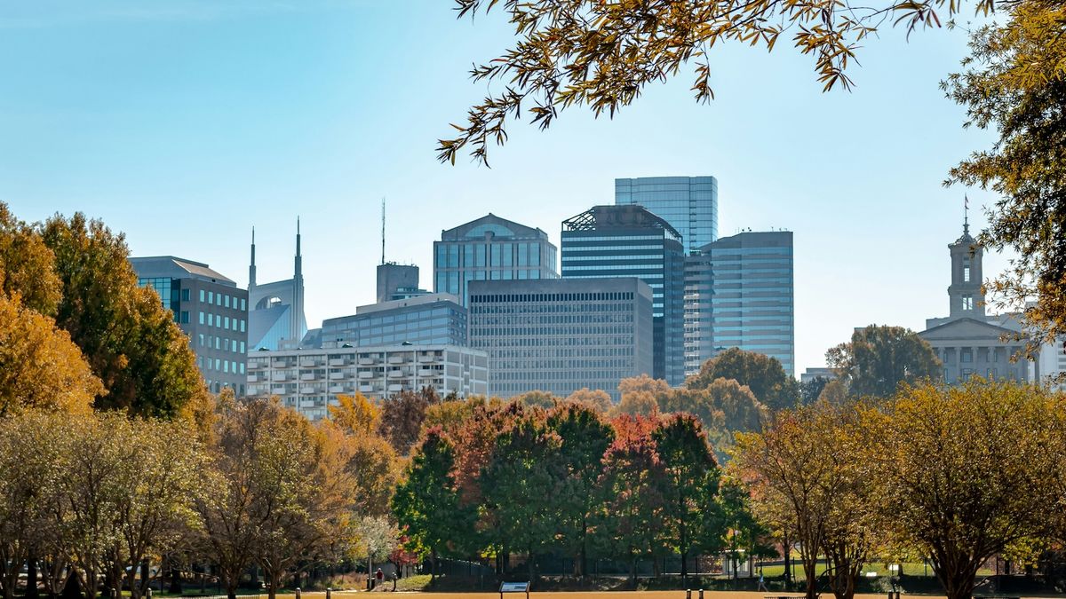 Image of park and skyline of Nashville, TN where businesses incorporate