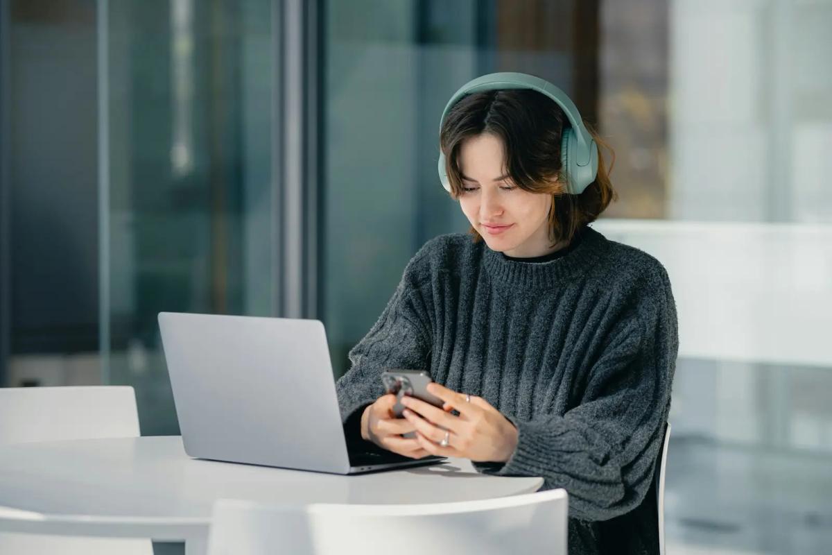 Person reviewing digitized mail on a laptop using a virtual mailbox service