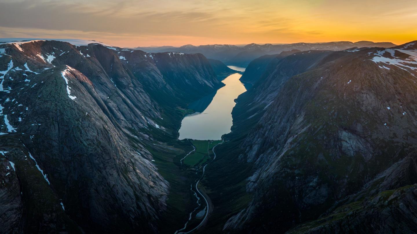 Utsikt til Kjøsnesfjorden fra Lundebotn