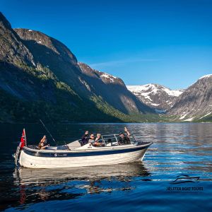 Guests on the Skager boat in the Kjøsnesfjord