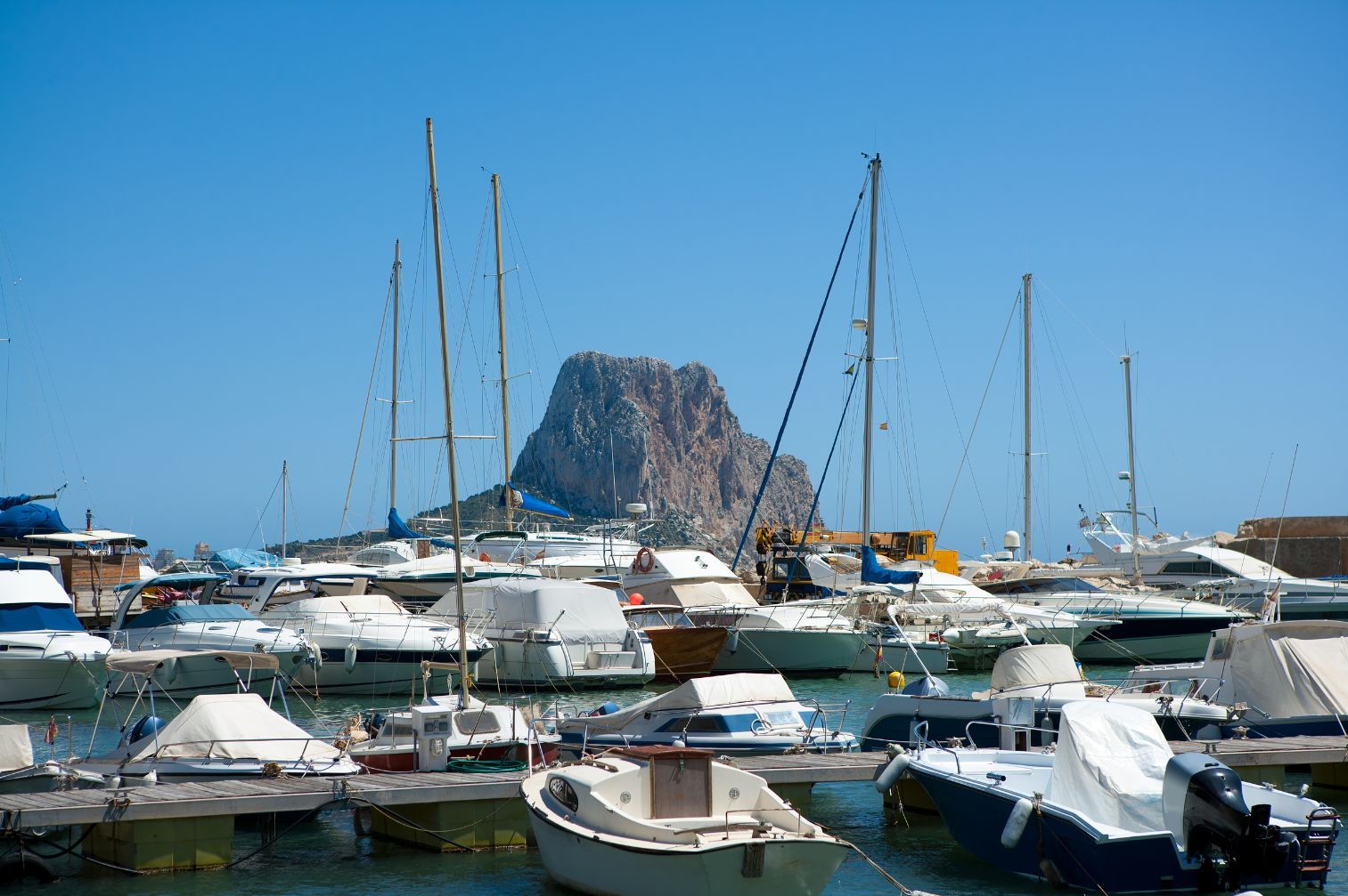 Båtar i hamnen i Calpe