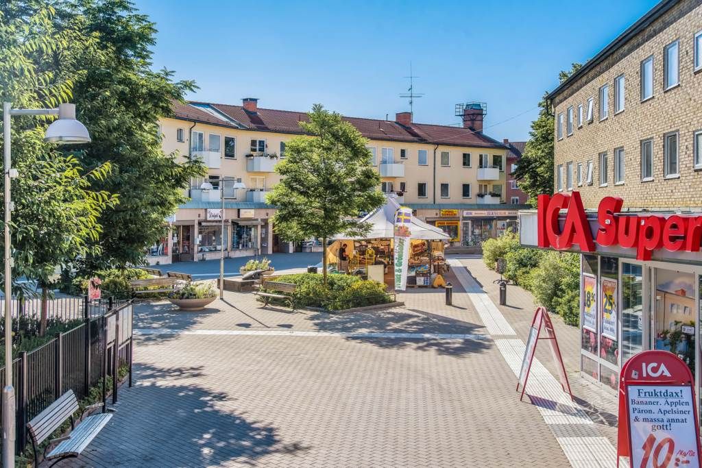 Utsikt torget i Spånga Centrum