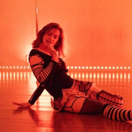 Falling in Love With Pole Dancing While I Have Body Dysmorphia and Bad Elbows