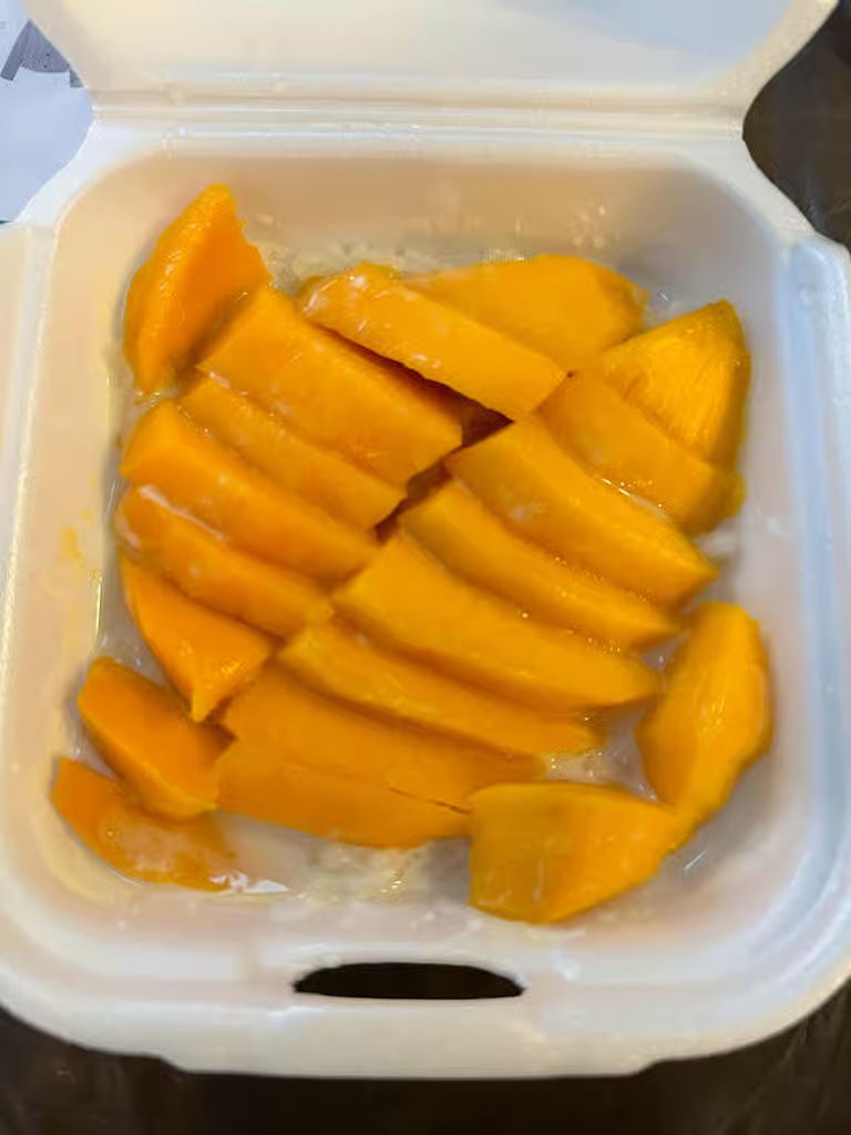 Coconut Sweet Sticky Rice with Mangoes