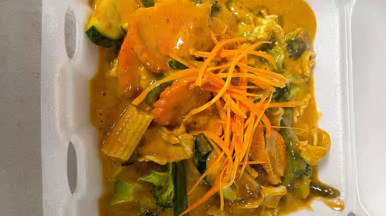 Pahd Jao Pra Ya (Peanut Sauce Stir-Fried)
