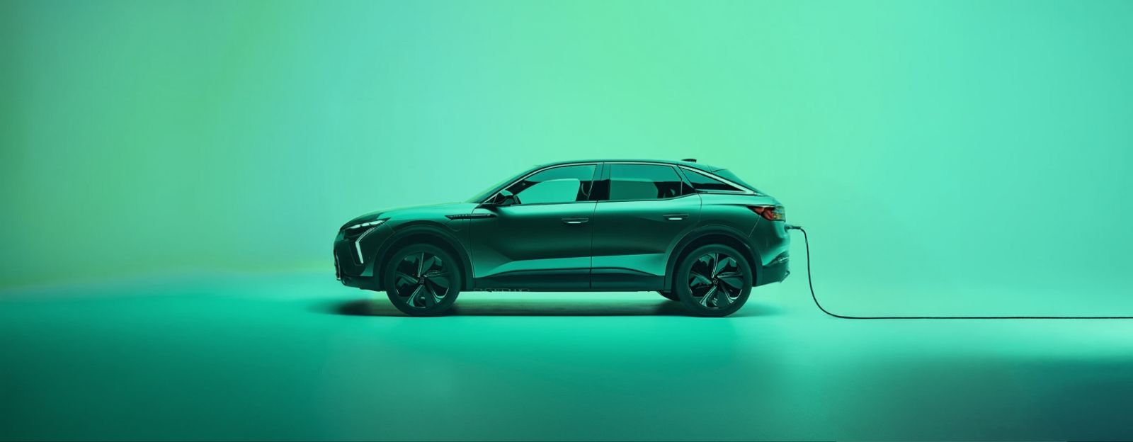 Image may contain: car, land vehicle and vehicle