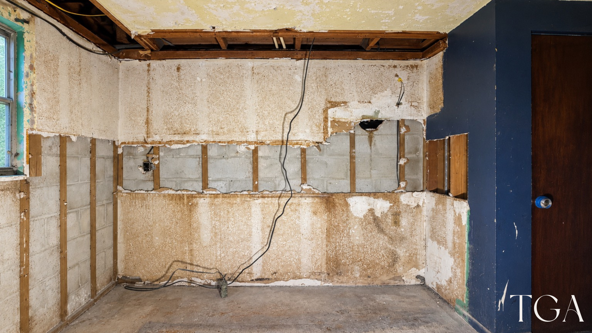 Two-tone kitchen cooking wall during construction before the cabinets, range and backsplash were installed