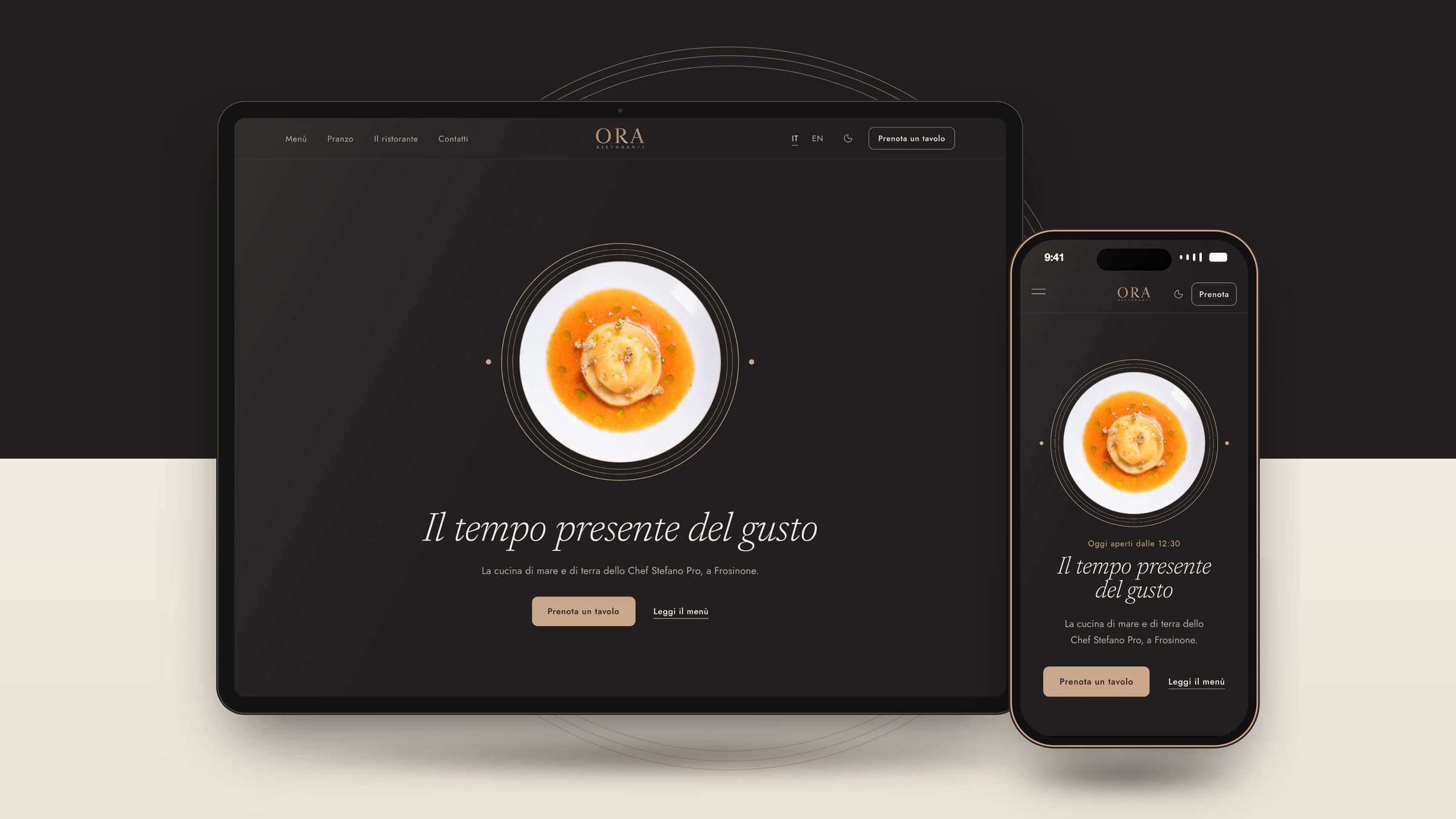Il sito di ORA Ristorante su un tablet e su uno smartphone, con la home e il raviolo di astice incorniciato da cerchi dorati