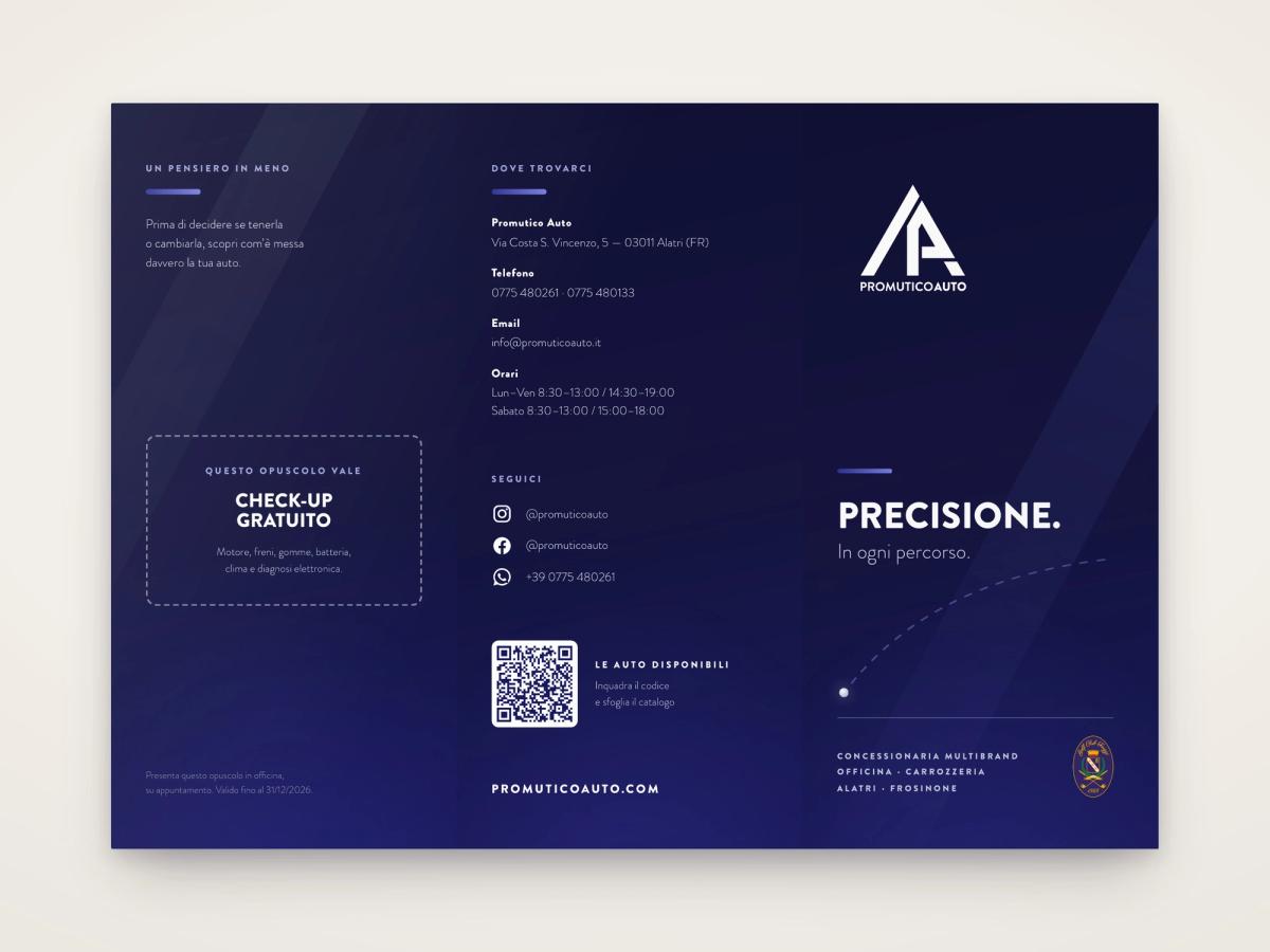 L'esterno del pieghevole di Promutico Auto, con il buono per il check-up gratuito, i contatti, il QR al catalogo e la copertina con lo stemma del Golf Club Fiuggi