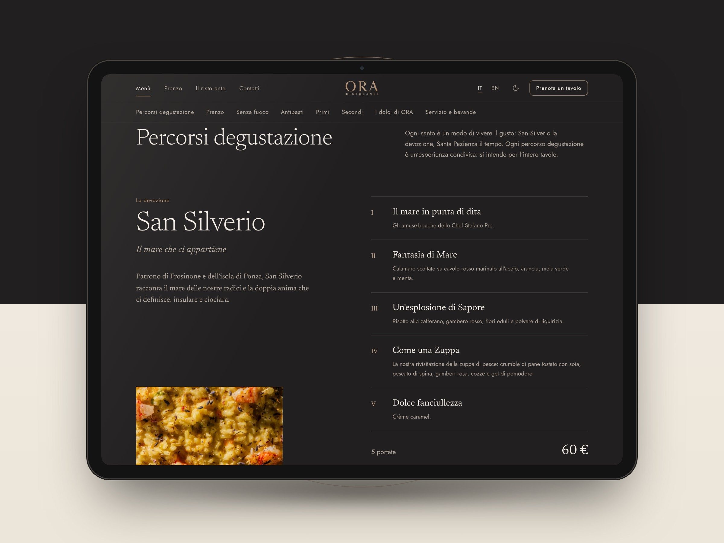 La pagina Menù del sito di ORA Ristorante su un tablet, con il percorso degustazione San Silverio portata per portata e il prezzo