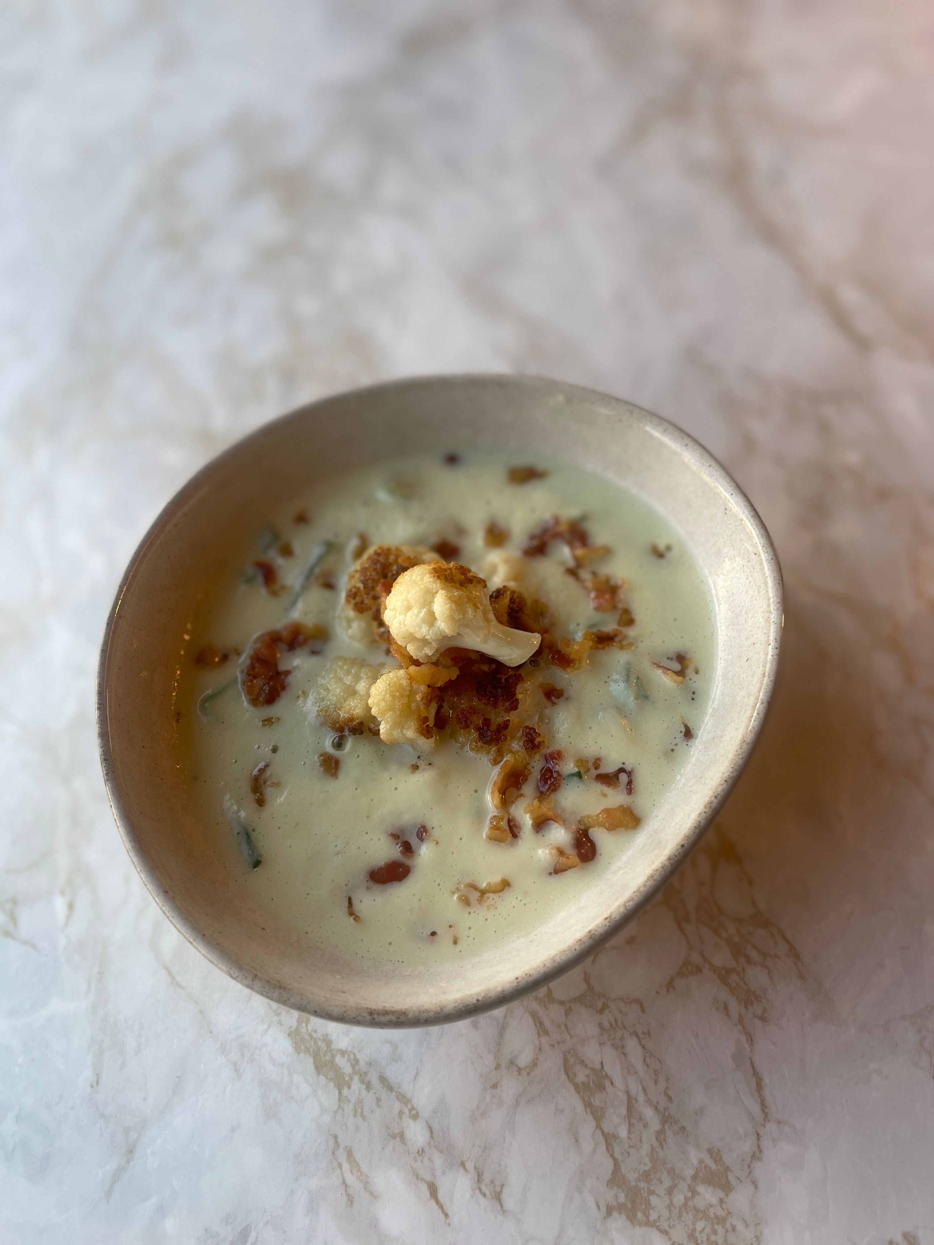 Blomkål og purresuppe med sprø bacon