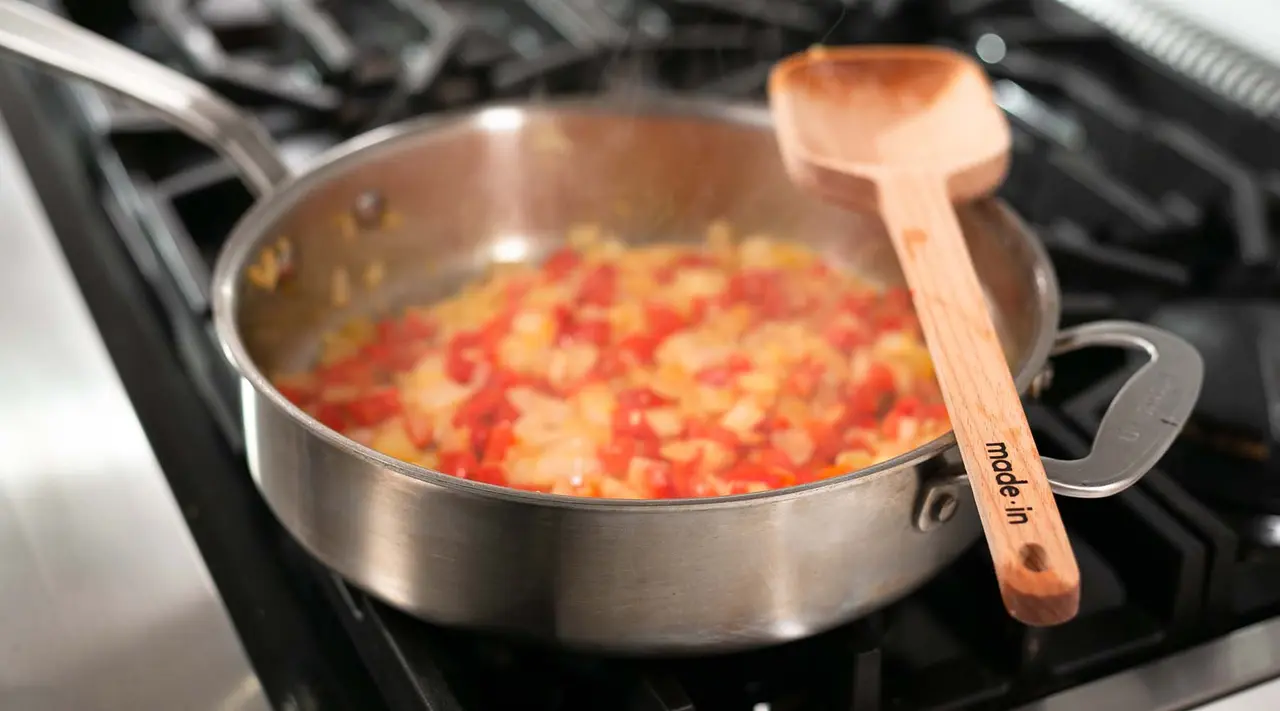 What's the difference between Frying pan and Sauté pan?