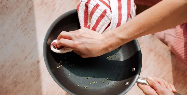How to Clean Oil Splatter in Your Kitchen