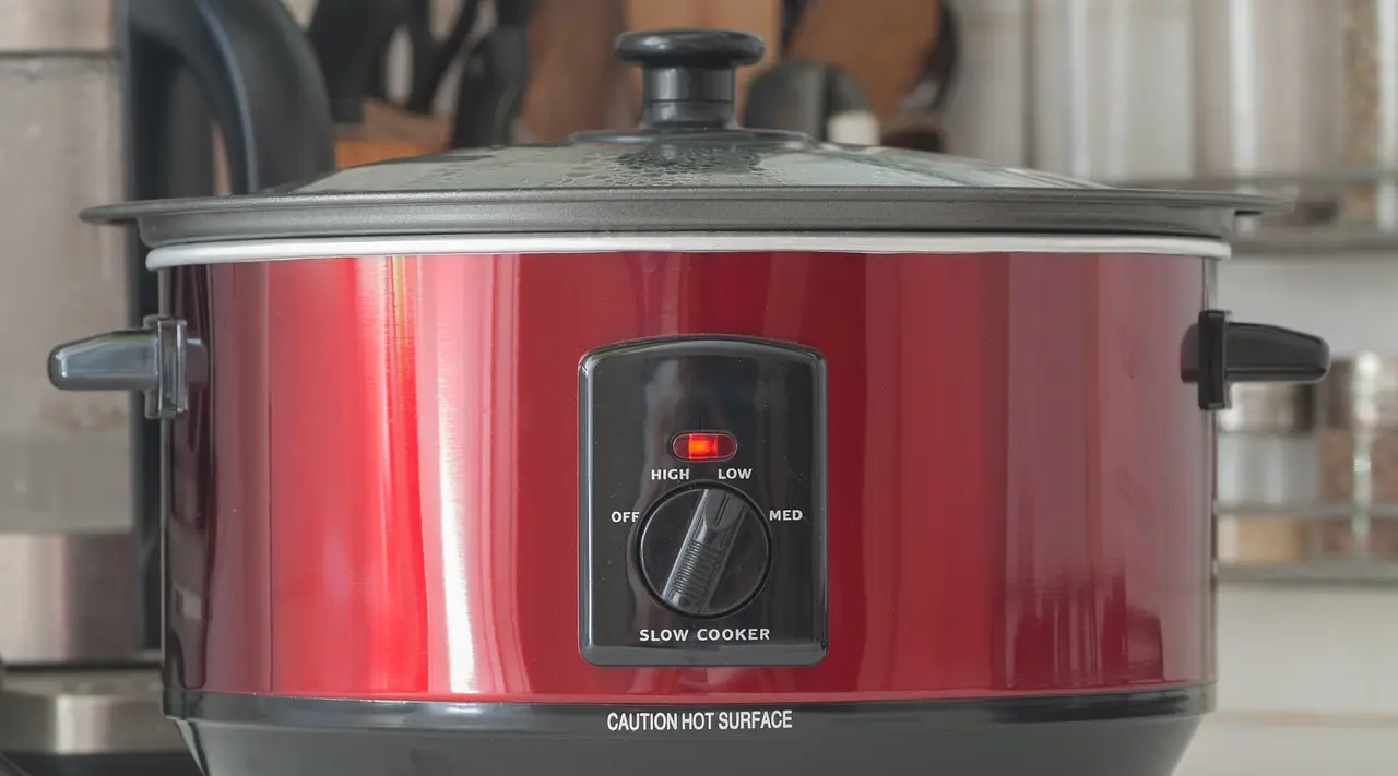 Slow Cooker vs Pressure Cooker vs Dutch Oven - Kitchen Confidante®