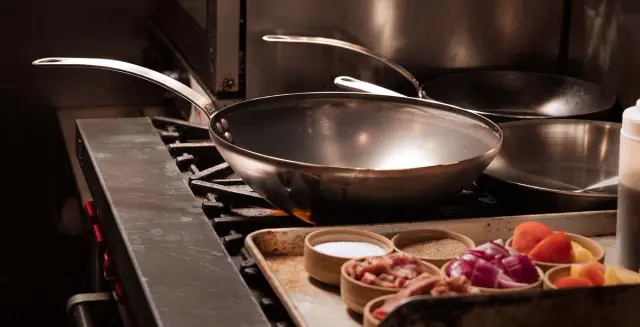 What’s the Difference Between Carbon Steel and Cast Iron Woks?
