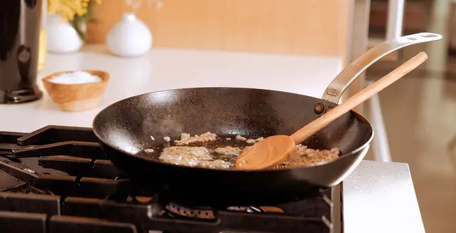 What’s the Difference Between Carbon Steel and Stainless Clad Cookware?