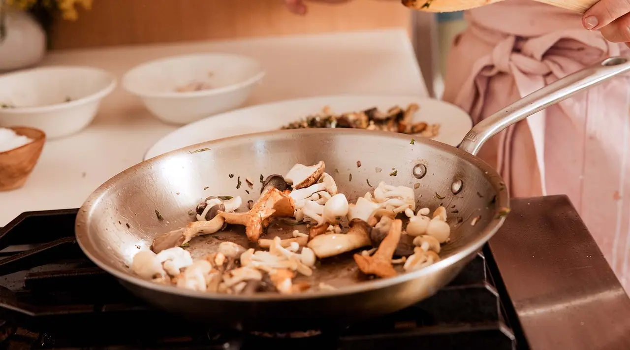 What's the difference between Frying pan and Sauté pan?