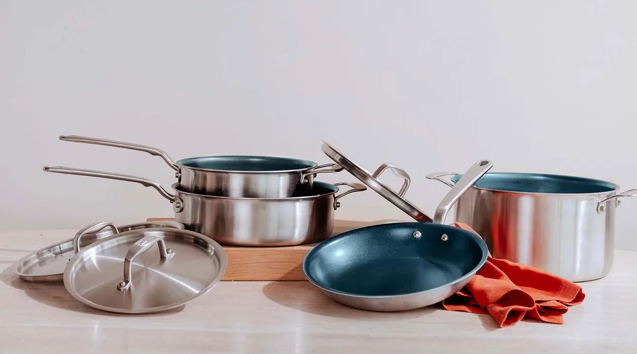The Difference Between Sloped and Straight-Sided Pans