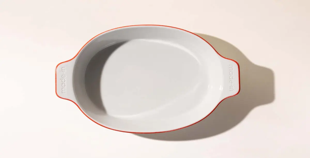 Take your baked fish from oven to table in this beautiful piece of Bakeware. 