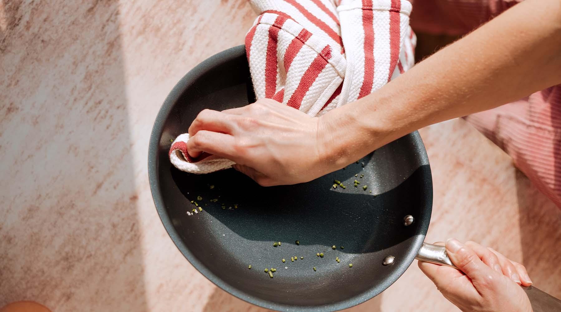 How to Clean a Burnt Non Stick Pan Made In