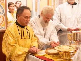 St. Seraphim Cathedral's paschal procession and Divine LIturgy.