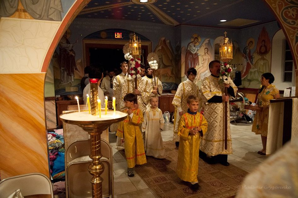 Children entering the church on Pascha