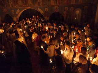 congregation during candlelight service