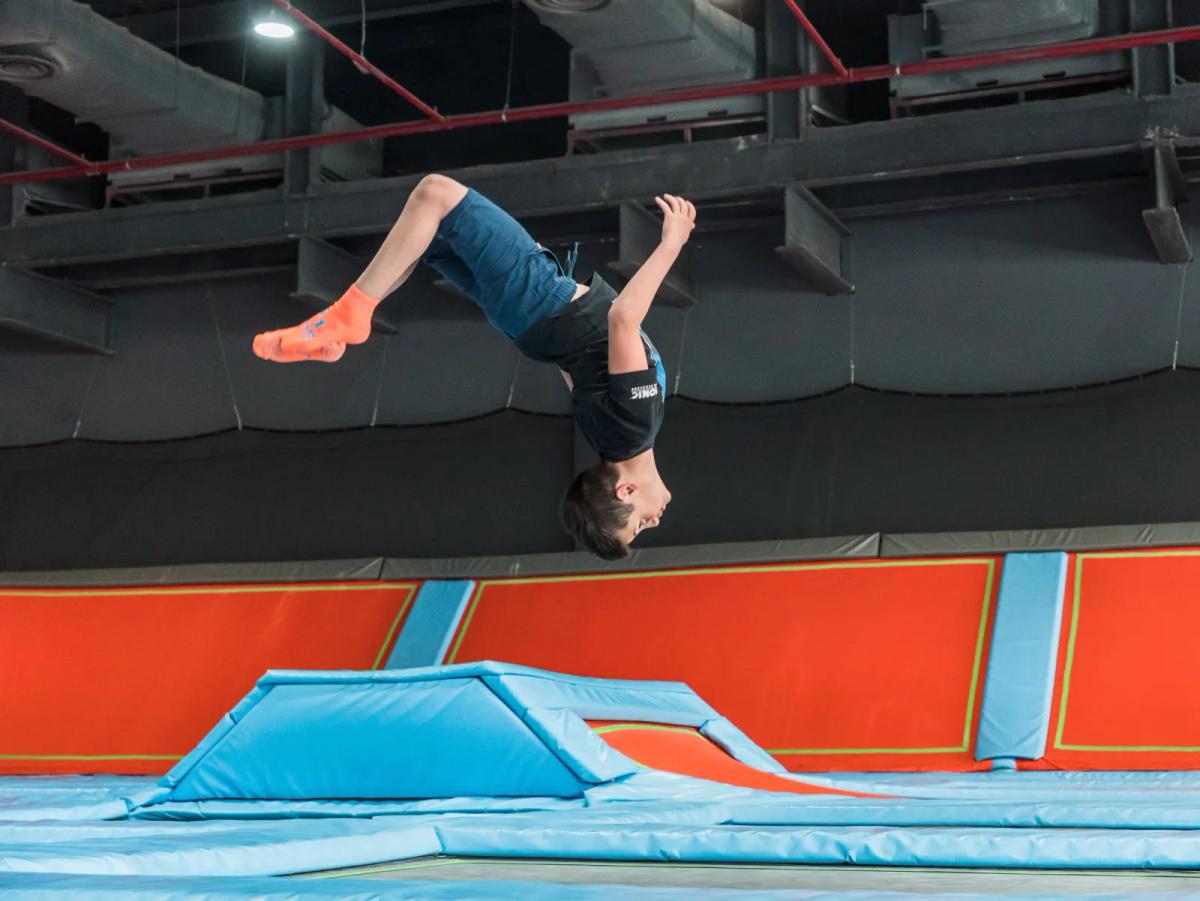 Backflip on the trampoline at Trampo
