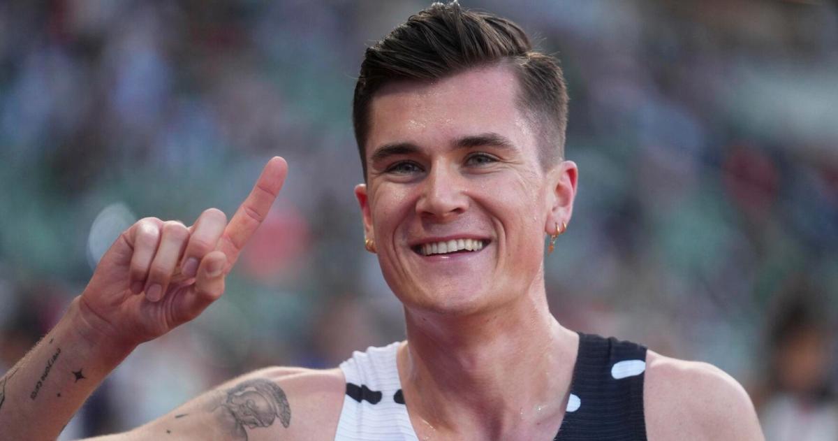 Jakob Ingebrigtsen celebrates his first Diamond League victory of 2023 in Rabat.