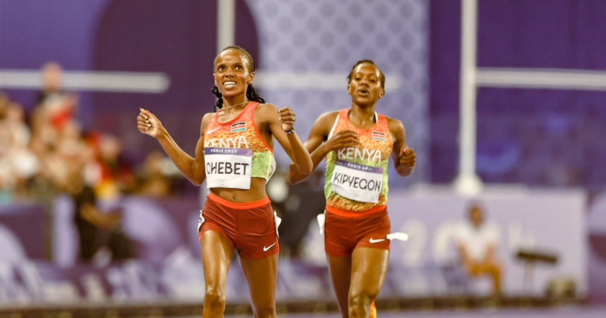 Beatrice Chebet and Faith Kipyegon at the end of their 5000m final at the Paris Olympics.