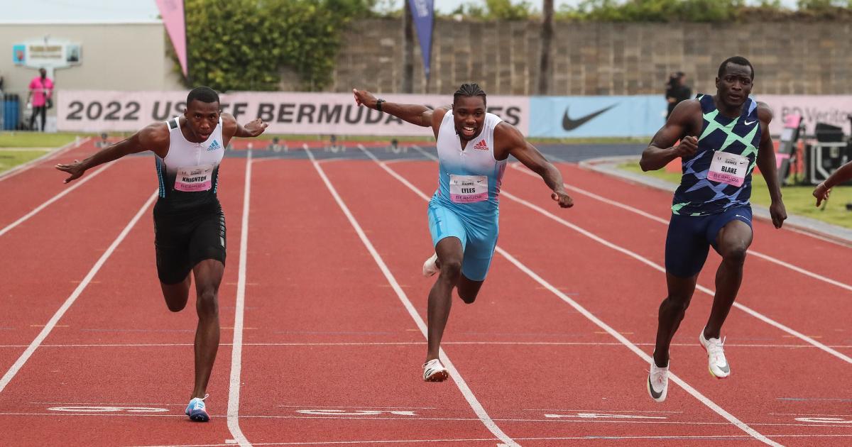 Noah Lyles races against Erriyon Knighton at the 2022 USATF Bermuda Games.