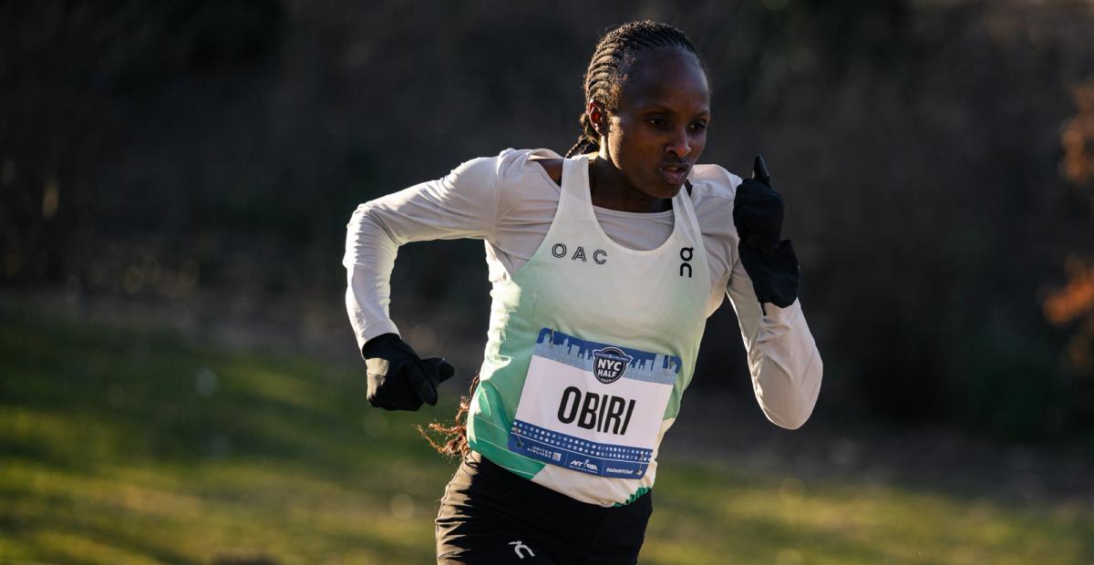 Hellen Obiri on her way to setting a course record at the 2023 NYC Half.