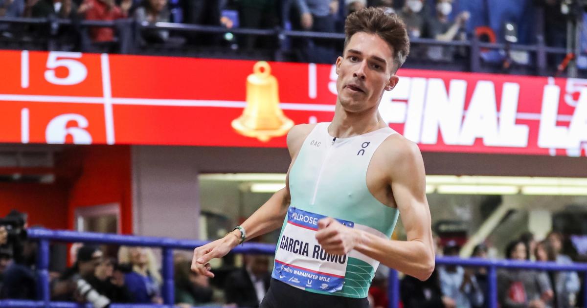 Mario Garcia Romo on his way to breaking the Spanish indoor mile record at the 2023 Millrose Games.