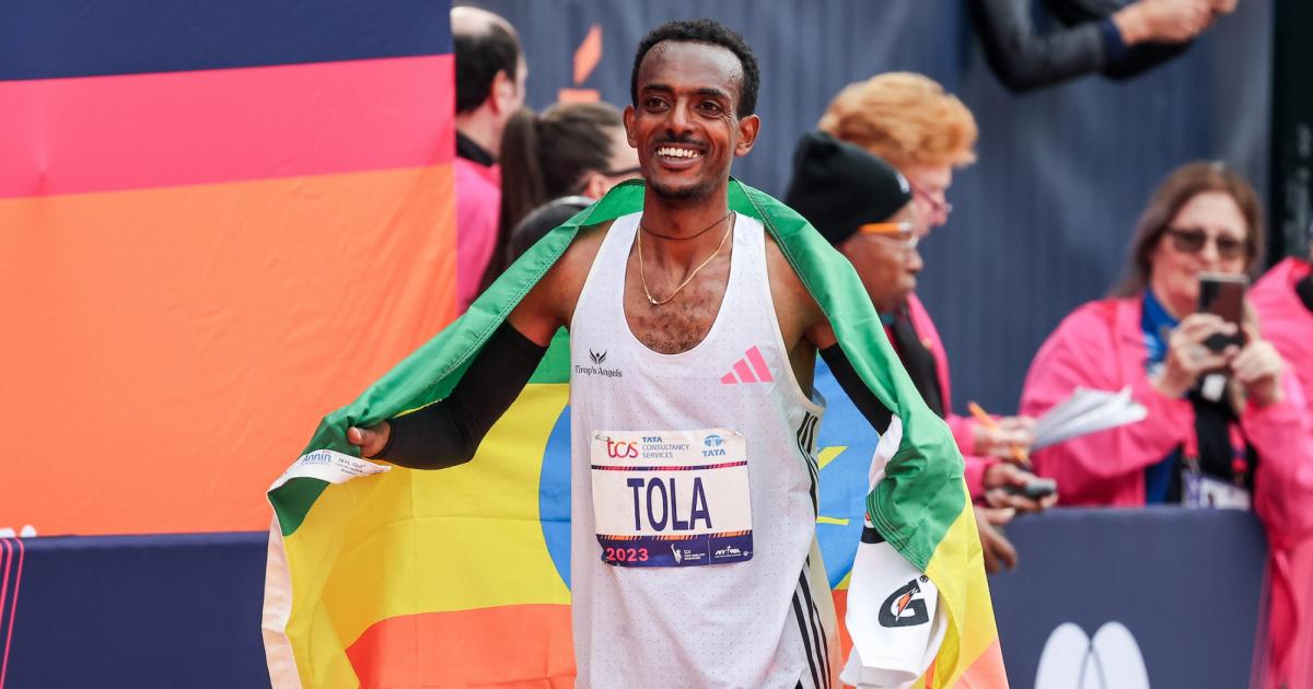 Tamirat Tola finishing 3rd at the 2023 London Marathon. 
