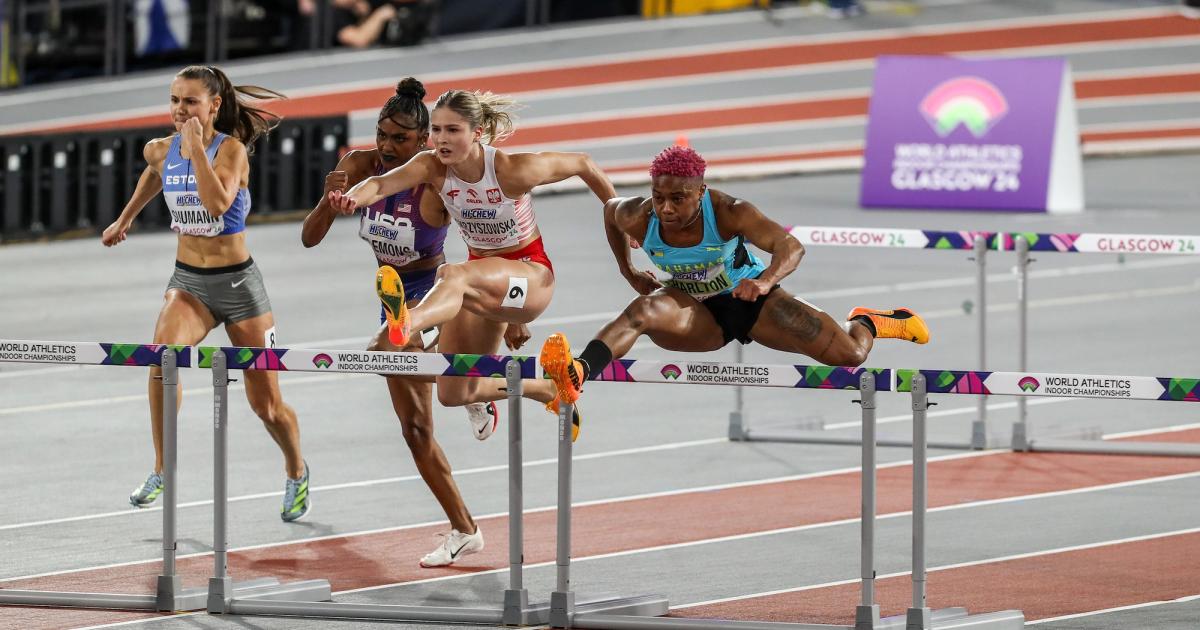 Devynne Charlton breaks the 60m hurdles world record.