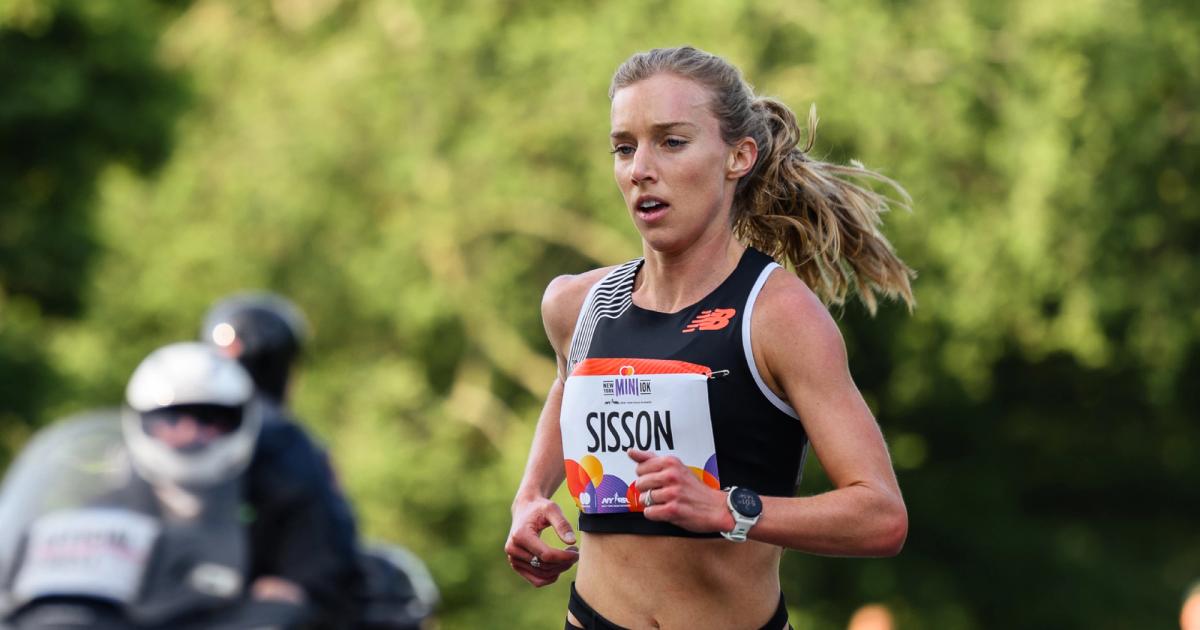 Emily Sisson running at the NYRR Mini 10K in Central Park on June 10th, 2023.