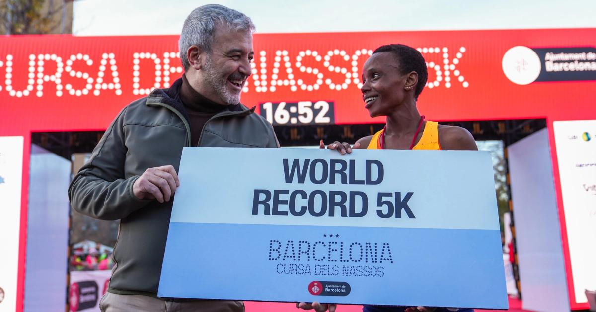 Beatrice Chebet Road 5K World Record