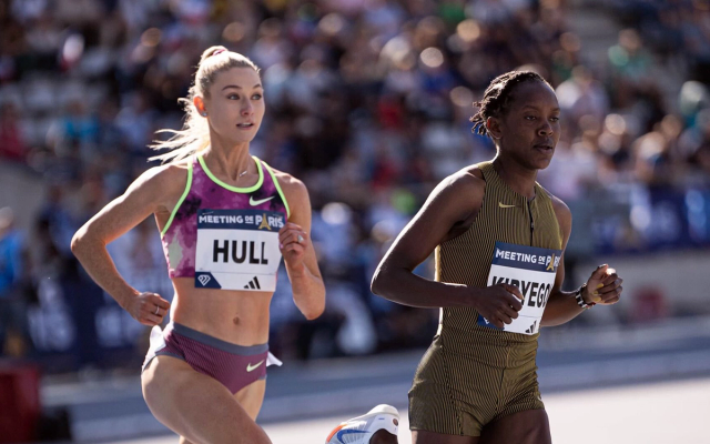 Faith Kipyegon and Jess Hull during the 1500m at the Paris Diamond League.