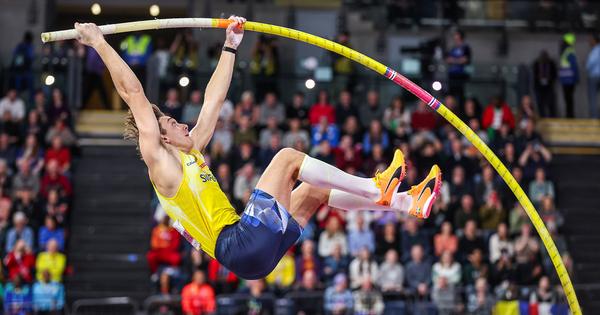 Mondo Duplantis competing at the 2024 World Athletics Indoor Championships.